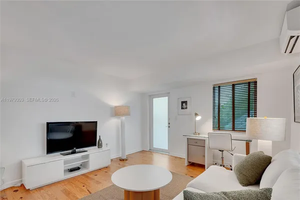 $2,100 | 1035 Meridian Avenue, Unit 6, Miami Beach, FL 33139