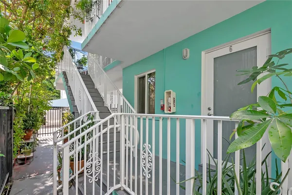 $2,100 | 1035 Meridian Avenue, Unit 6, Miami Beach, FL 33139