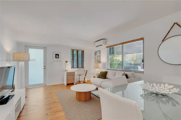 $2,100 | 1035 Meridian Avenue, Unit 6, Miami Beach, FL 33139