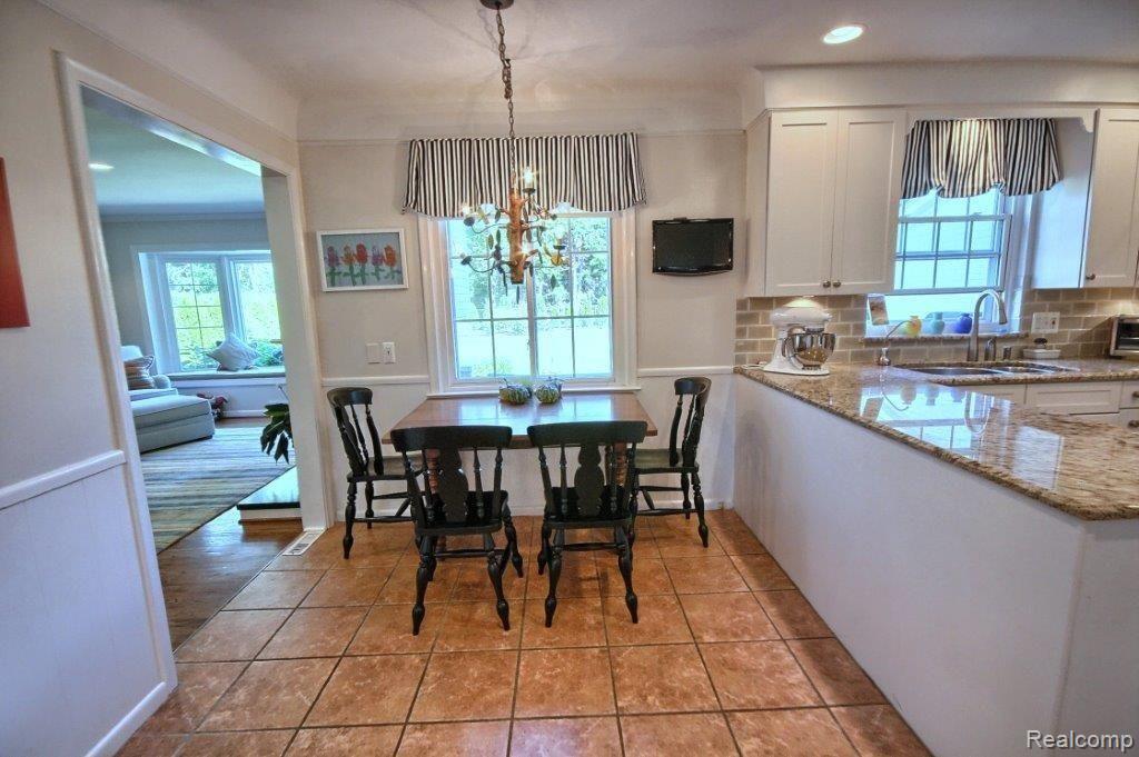 1014 Audubon Road Grosse Pointe, MI 48230 - Photo 7 of 27 Breakfast_Nook.jpg