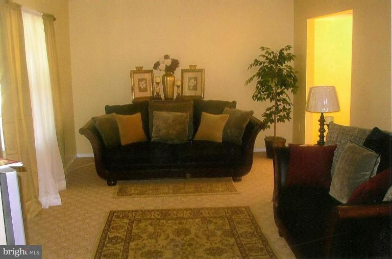 8112 Fort Foote Road Fort Washington, MD 20744 - Photo 11 of 11 Living Room