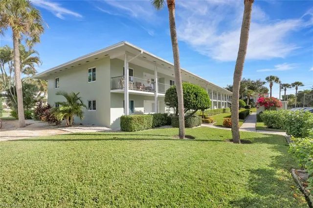 $585,000 | 466 12th Avenue South, Unit 466, Naples, FL 34102