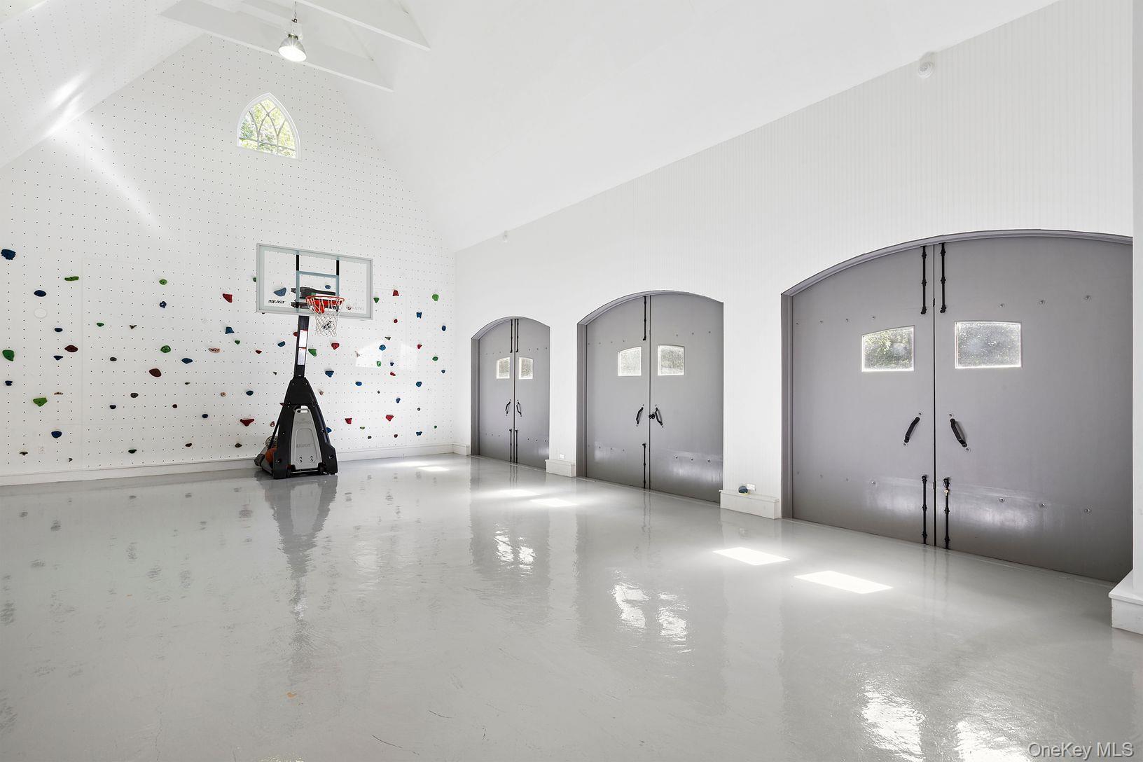 123 Abrahams Path East Hampton, NY 11937 - Photo 23 of 27 a view of empty room with windows