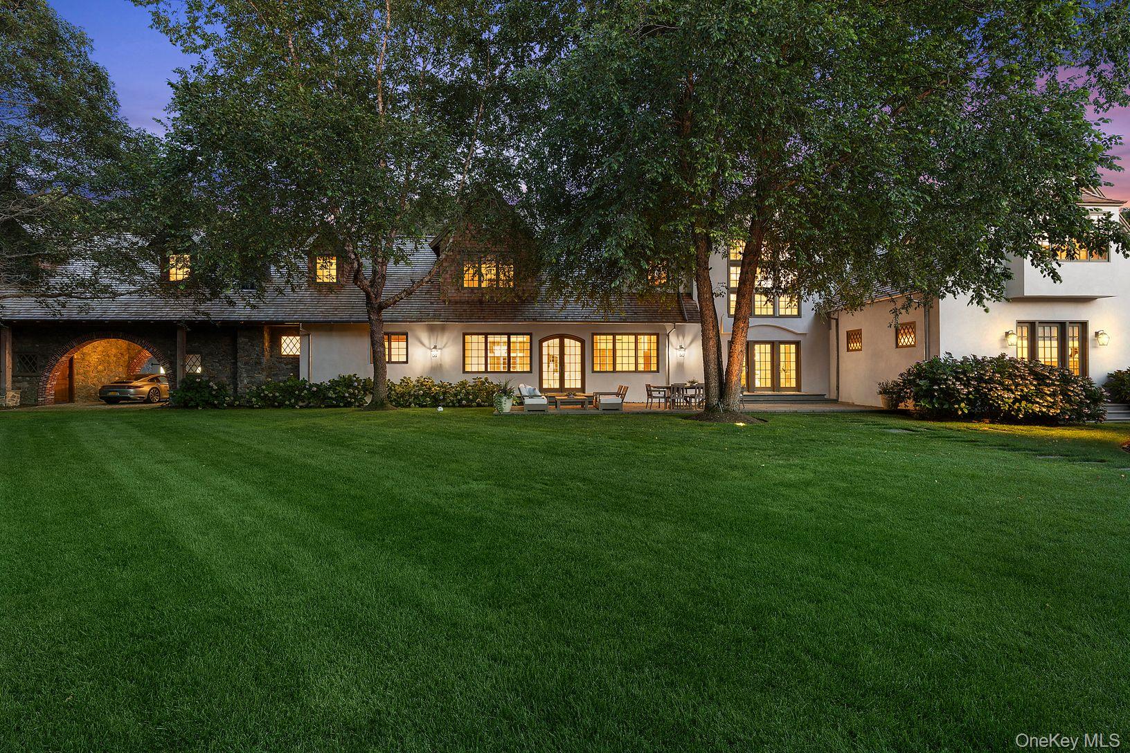 123 Abrahams Path East Hampton, NY 11937 - Photo 25 of 27 a front view of a house with garden