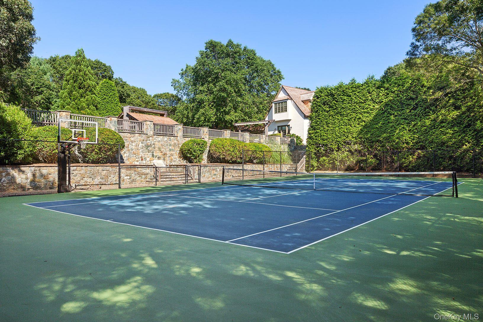 123 Abrahams Path East Hampton, NY 11937 - Photo 4 of 27 a view of a tennis court