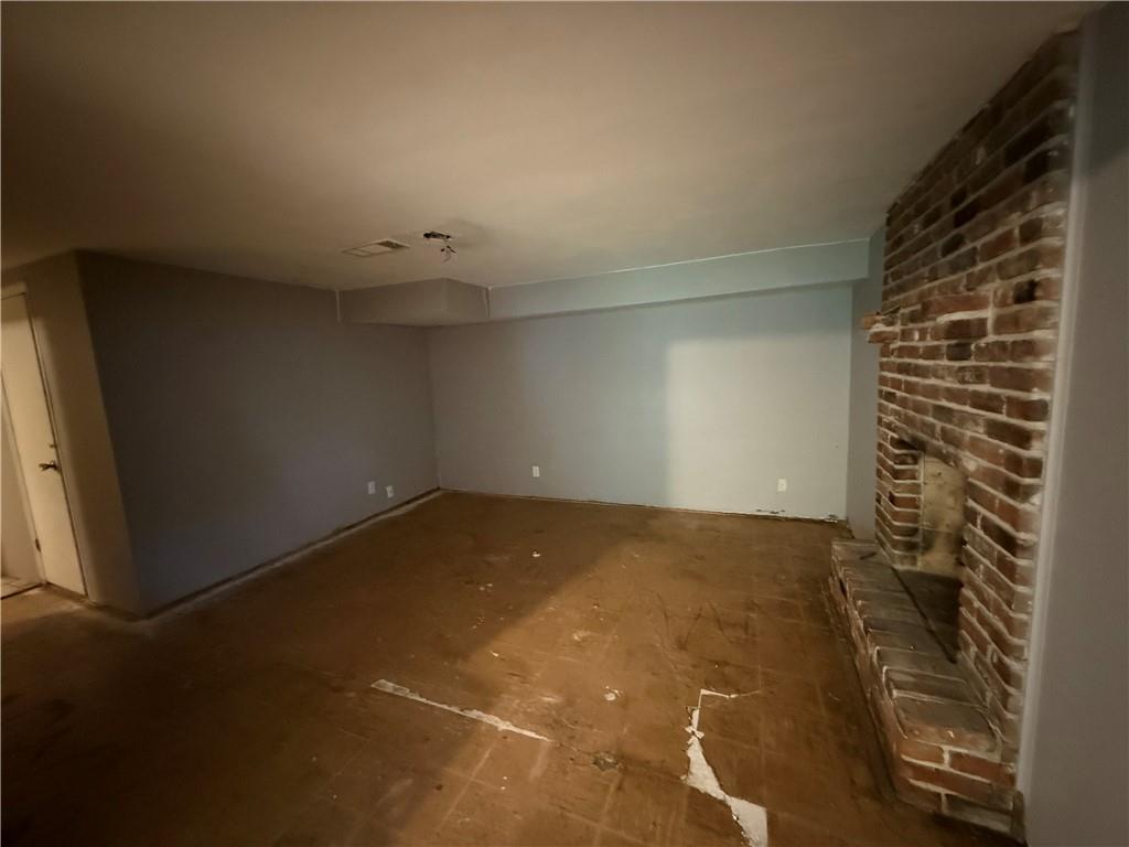 5008 Spring Street Kansas City, MO 64133 - Photo 4 of 36