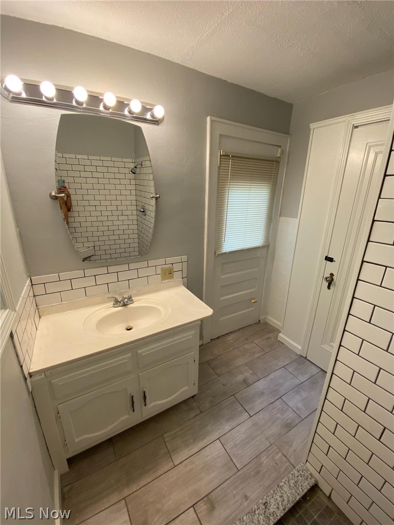 493 Rentschler Street Akron, OH 44304 - Photo 4 of 12