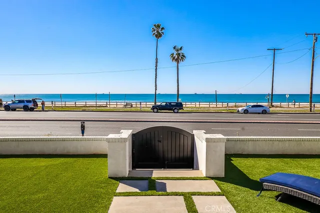 $7,900 | 1116 Pacific Coast Highway, Huntington Beach, CA 92648