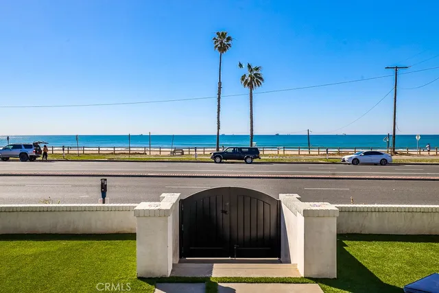 $7,900 | 1116 Pacific Coast Highway, Huntington Beach, CA 92648