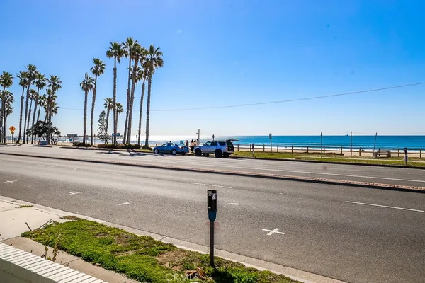 $7,900 | 1116 Pacific Coast Highway, Huntington Beach, CA 92648