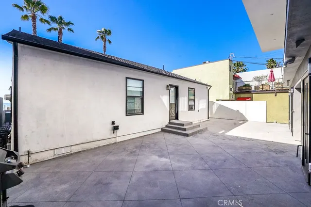 $7,900 | 1116 Pacific Coast Highway, Huntington Beach, CA 92648