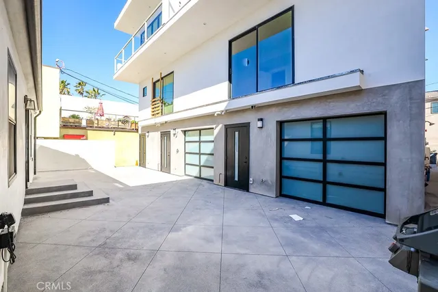 $7,900 | 1116 Pacific Coast Highway, Huntington Beach, CA 92648