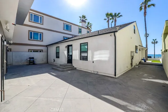 $7,900 | 1116 Pacific Coast Highway, Huntington Beach, CA 92648