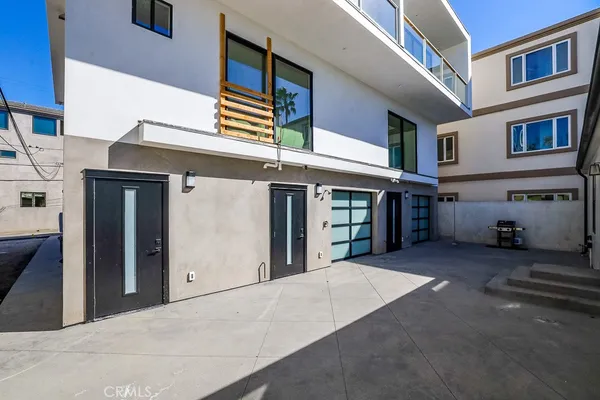 $7,900 | 1116 Pacific Coast Highway, Huntington Beach, CA 92648