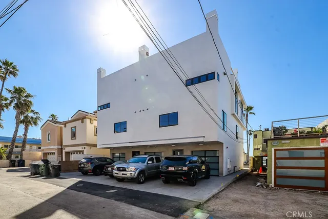 $7,900 | 1116 Pacific Coast Highway, Huntington Beach, CA 92648