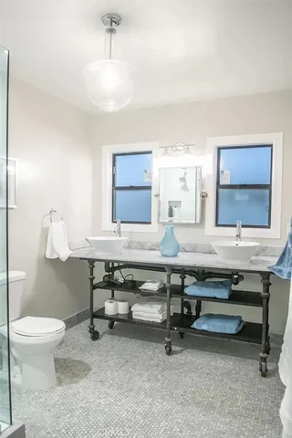 $7,900 | 1116 Pacific Coast Highway, Huntington Beach, CA 92648