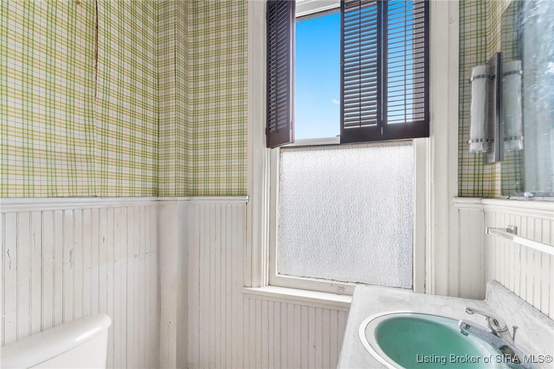 312 Baltimore Street Madison, IN 47250 - Photo 23 of 27 Full Bathroom 2nd Level