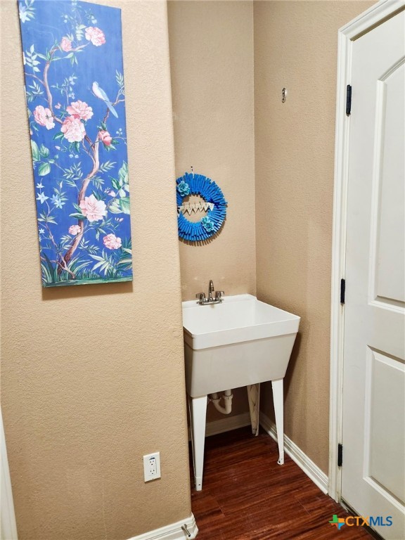91 Skyview Terrace Leander, TX 78641 - Photo 15 of 25 a bathroom with a sink and a mirror