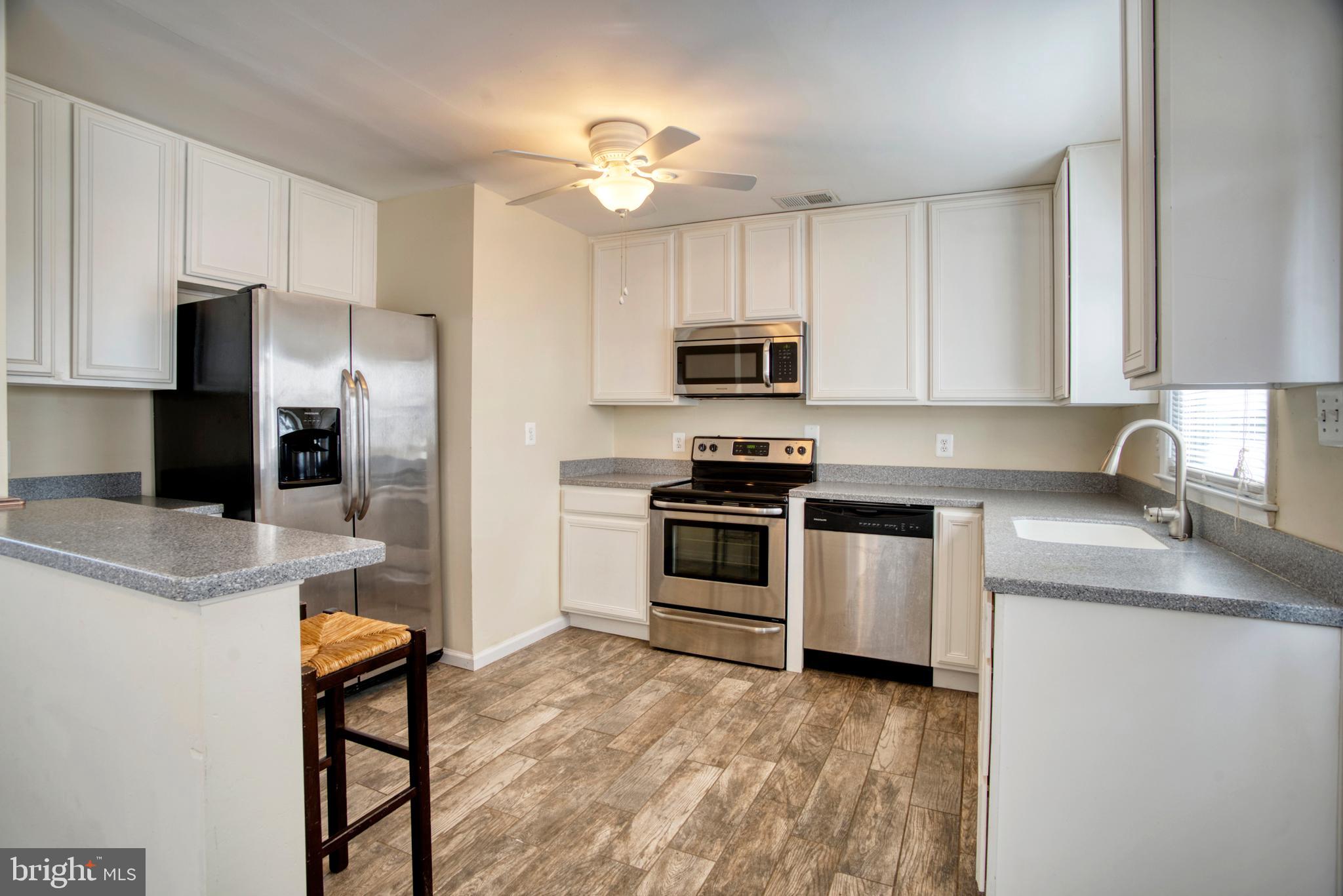 4285 Hawthorne Road Indian Head, MD 20640 - Photo 3 of 25 Kitchen