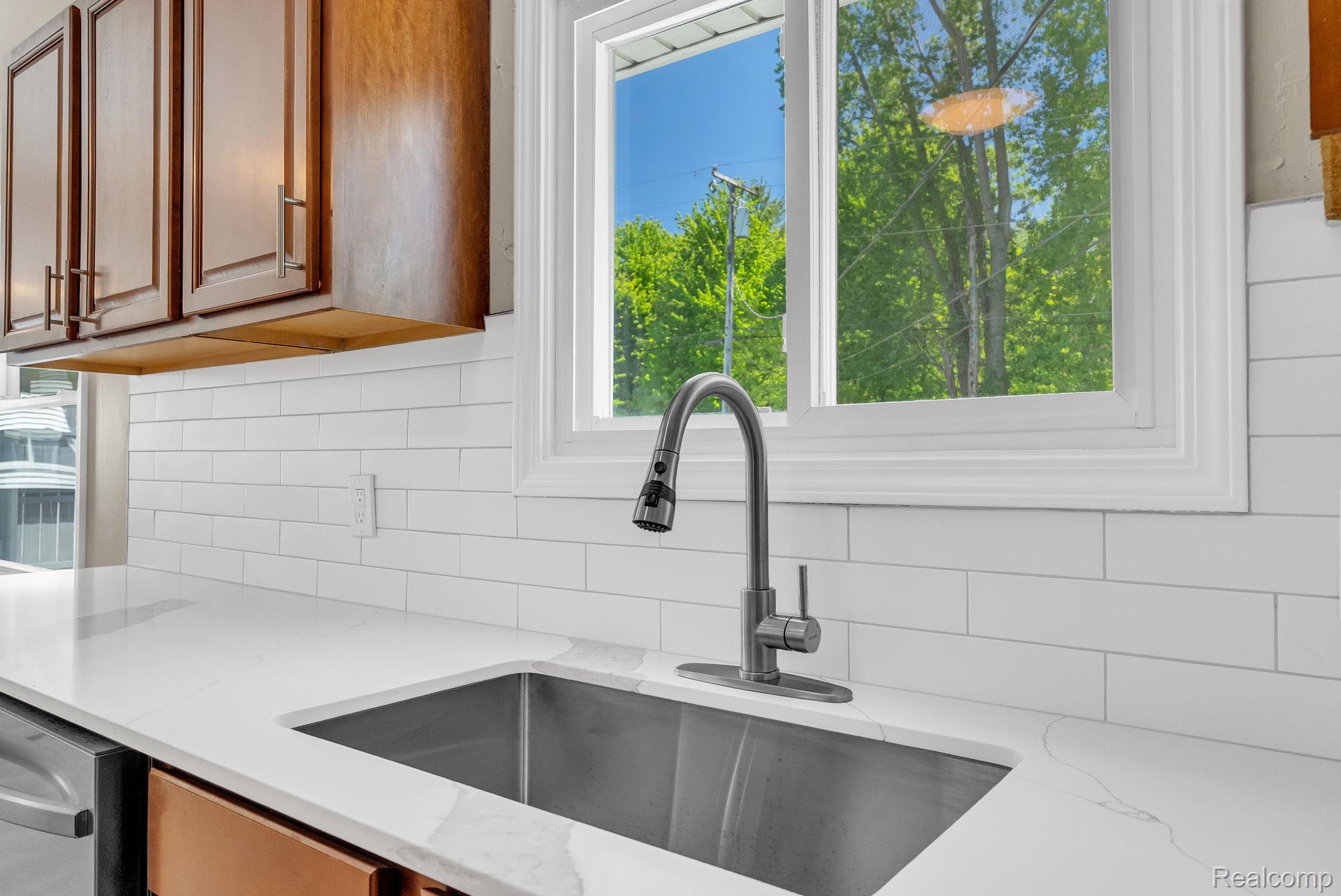 4046 State Road Fort Gratiot, MI 48059 - Photo 13 of 38 13-web-or-mls-DSC09044.jpg