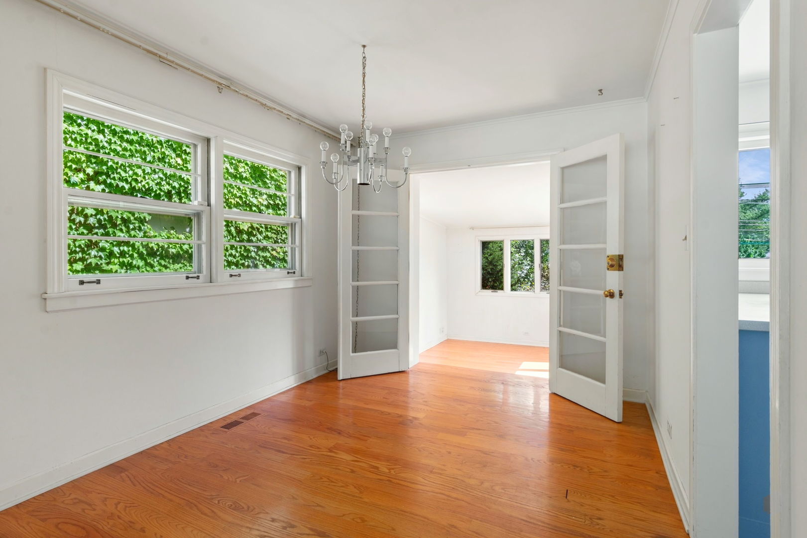 8663 Gross Point Road Skokie, IL 60077 - Photo 4 of 25 Gallery Image 4