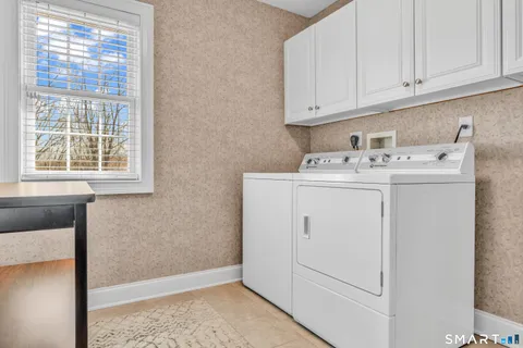 $1,150,000 | 2 Somerset Lane, Newtown, CT 06482
