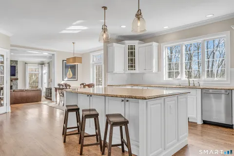$1,150,000 | 2 Somerset Lane, Newtown, CT 06482