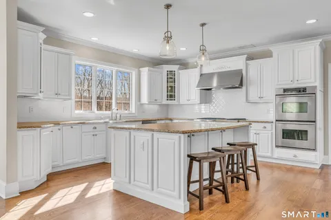 $1,150,000 | 2 Somerset Lane, Newtown, CT 06482