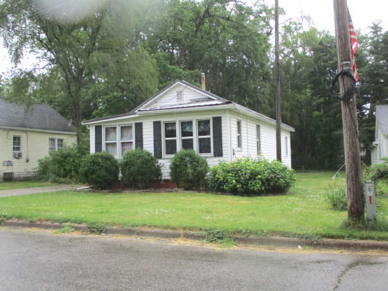 404 Roe Street Buchanan, MI 49107 - Photo 2 of 11 front