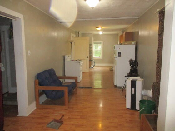 404 Roe Street Buchanan, MI 49107 - Photo 6 of 11 Living room