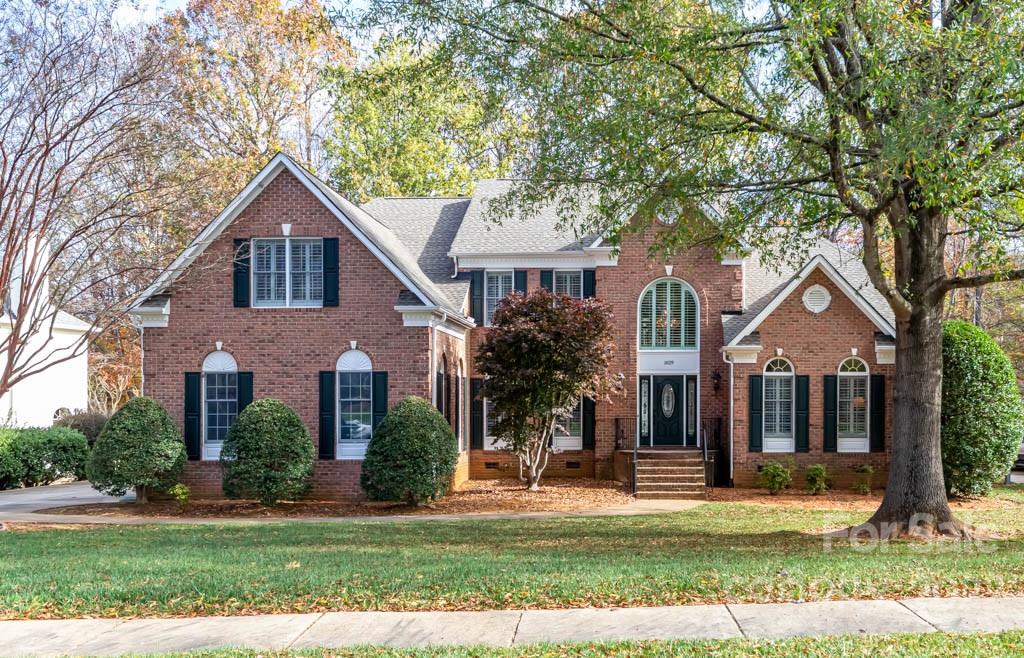 1629 Stevens Ridge Road Matthews, NC 28105 - Photo 3 of 39 front view of house with a yard