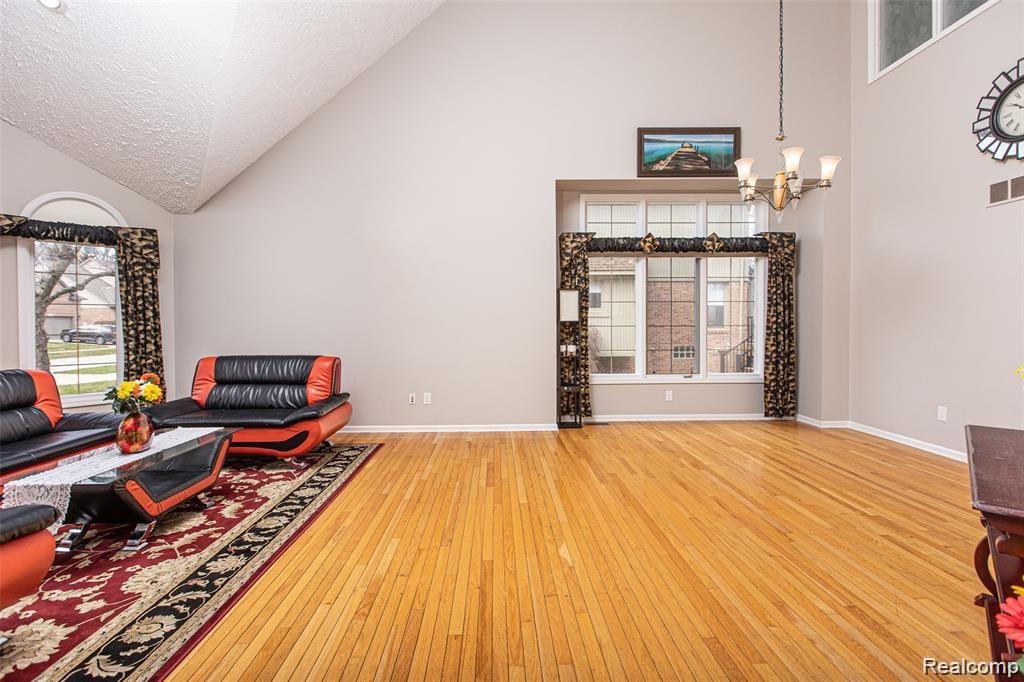 837 Grovecrest Rochester Hills, MI 48307 - Photo 10 of 36
