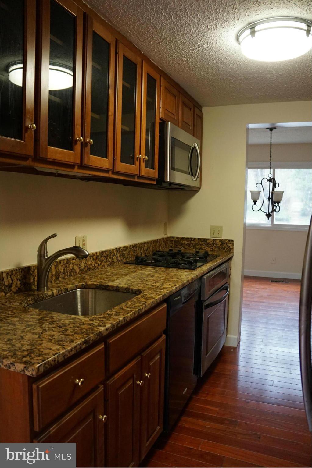 1616 Park Overlook Drive Reston, VA 20190 - Photo 3 of 17 Kitchen