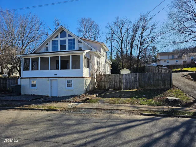 $1,800 | 108 West K Street, Unit 6, Elizabethton, TN 37643