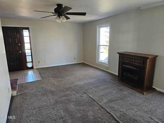 $1,800 | 108 West K Street, Unit 6, Elizabethton, TN 37643