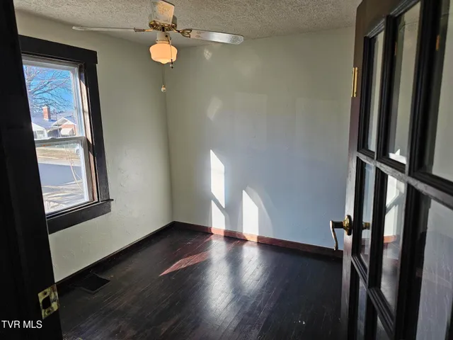 $1,800 | 108 West K Street, Unit 6, Elizabethton, TN 37643