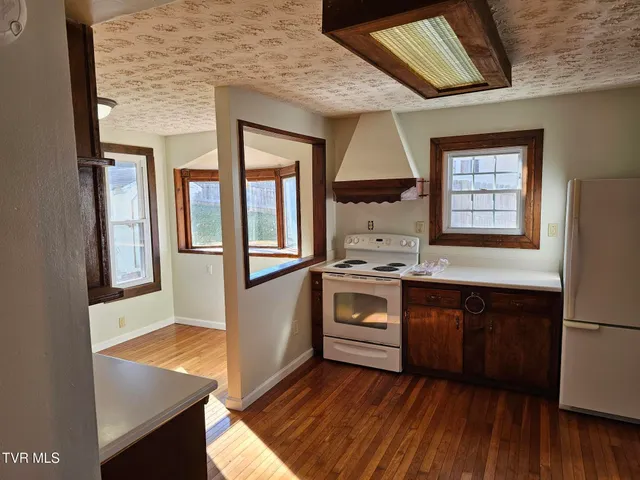 $1,800 | 108 West K Street, Unit 6, Elizabethton, TN 37643