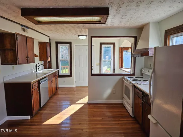 $1,800 | 108 West K Street, Unit 6, Elizabethton, TN 37643