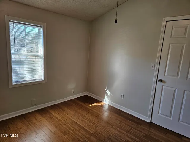 $1,800 | 108 West K Street, Unit 6, Elizabethton, TN 37643