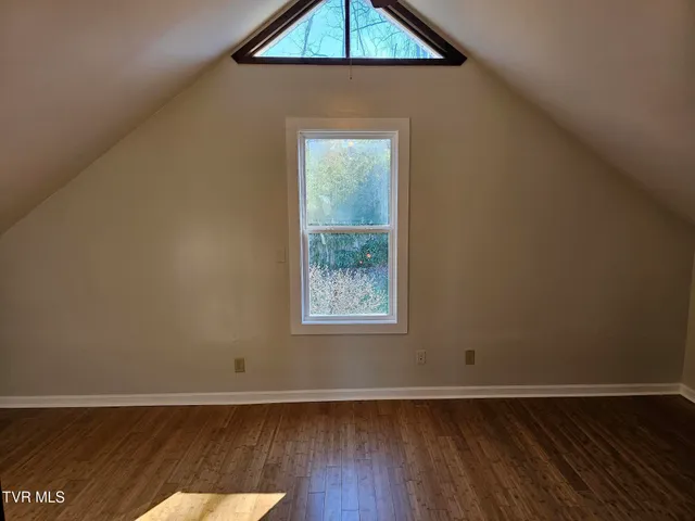 $1,800 | 108 West K Street, Unit 6, Elizabethton, TN 37643