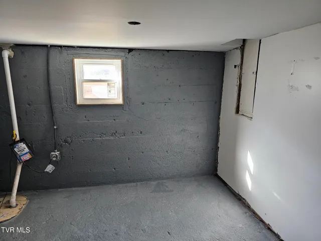 $1,800 | 108 West K Street, Unit 6, Elizabethton, TN 37643