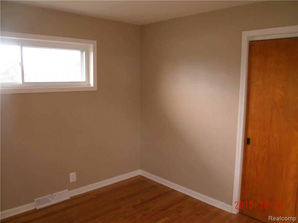 24814 Kelly Road Eastpointe, MI 48021 - Photo 19 of 21 GEDC1667.JPG
