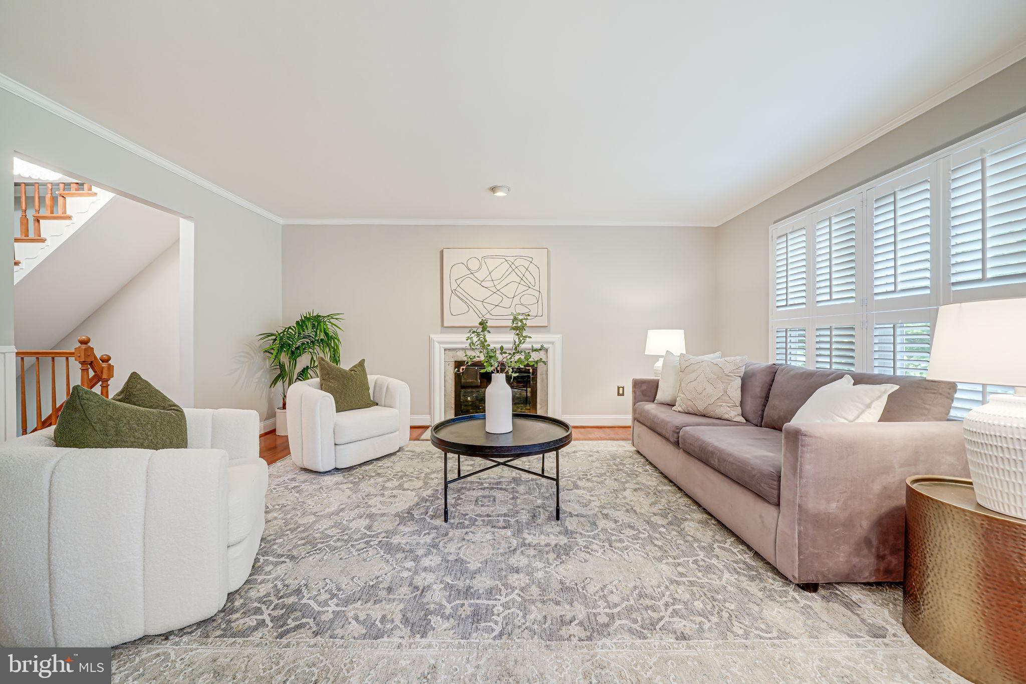 7242 Greentree Road Bethesda, MD 20817 - Photo 2 of 41 Living Room