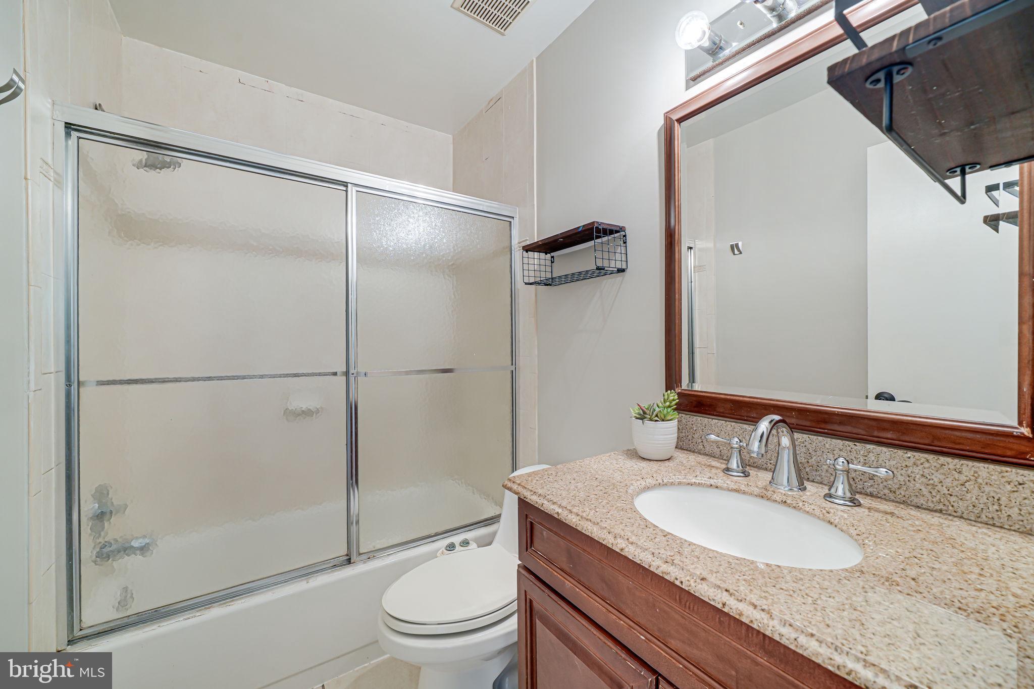 7242 Greentree Road Bethesda, MD 20817 - Photo 26 of 41 Upper Level Full Bath