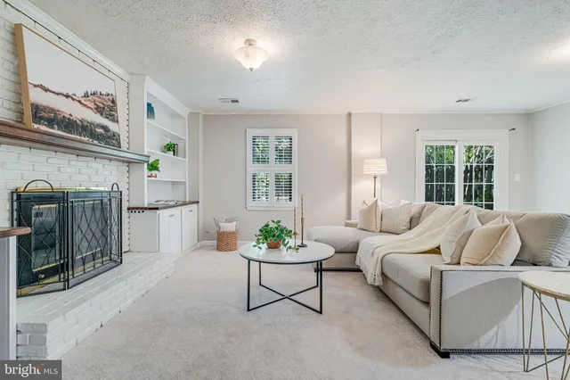 $775,000 | 7242 Greentree Road, Bethesda, MD 20817