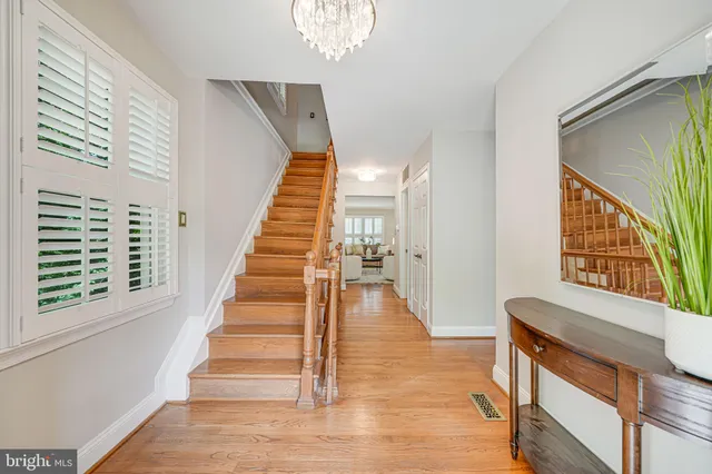 $775,000 | 7242 Greentree Road, Bethesda, MD 20817