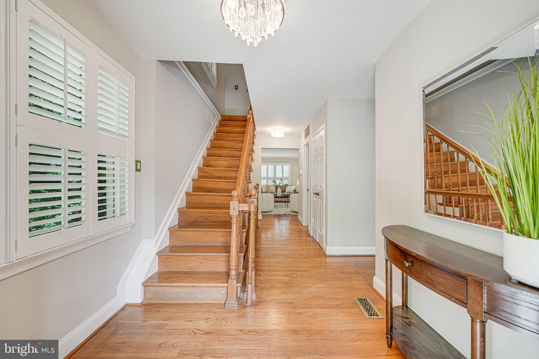 7242 Greentree Road Bethesda, MD 20817 - Photo 3 of 41 Entryway