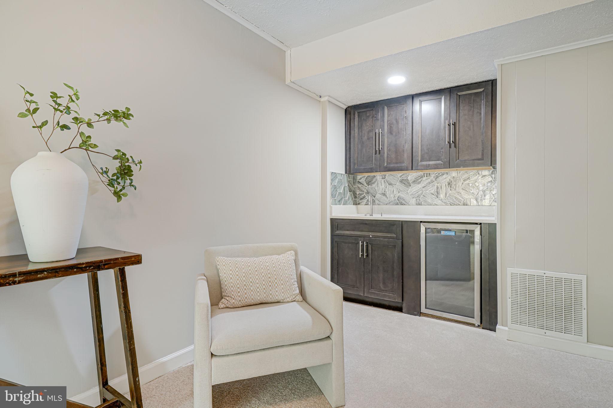 7242 Greentree Road Bethesda, MD 20817 - Photo 33 of 41 Wet Bar