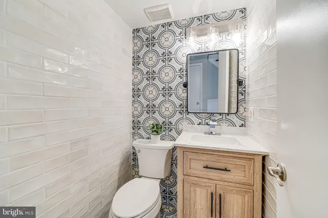 $775,000 | 7242 Greentree Road, Bethesda, MD 20817