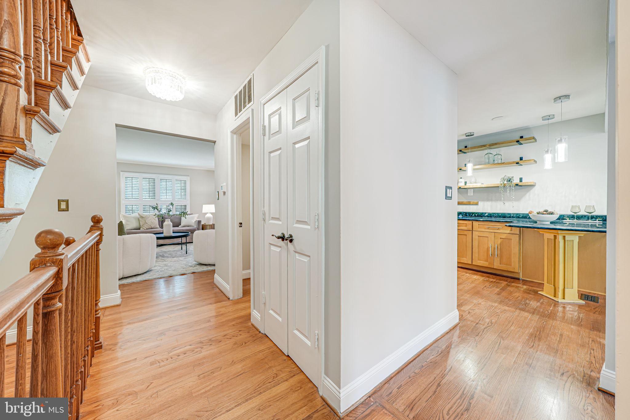 7242 Greentree Road Bethesda, MD 20817 - Photo 4 of 41 Entryway